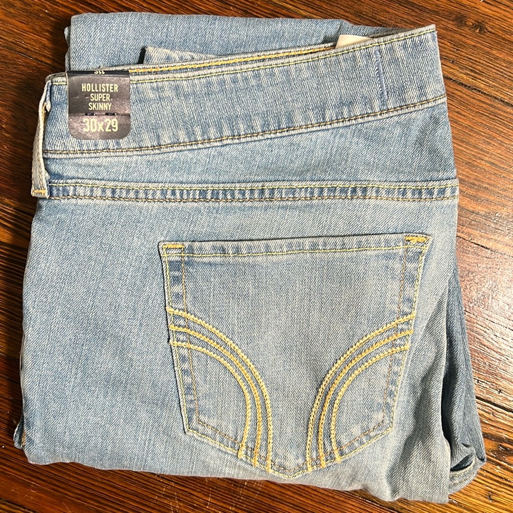NWT • Hollister 🦅 Super Skinny 11S